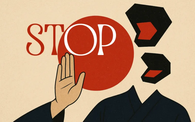 dłoń człowieka i napis STOP, symbolizuje zatrzymanie hejtu wśród studentów